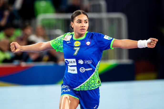 EHF Euro22: Slovenija - Hrvaška Elizabeth Omoregie | Slovenska rokometna reprezentantka Elizabeth Omoregie bo najmanj do konca sezone 2025/2026 igrala za Bukarešto.  | Foto Matic Klanšek Velej/Sportida