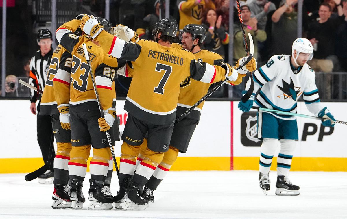 Vegas Golden Knights | Hokejisti Vegas Golden Knights so na domačem ledu s 5:0 odpravili zadnje moštvo zahoda San Jose Sharks. | Foto Reuters