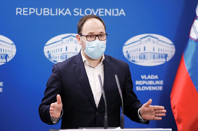 Jernej Vrtovec | Minister za infrastrukturo Jernej Vrtovec je na Twitterju objavil, da je deležen groženj zaradi predloga novele zakona o prevozih v cestnem prometu. | Foto Daniel Novakovič/STA