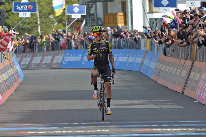 Esteban Chaves je leta 2019, ko je dobil etapo Gira, nosil čevlje s poslikavo Caitlin Fielder. | Foto: Guliverimage/Vladimir Fedorenko