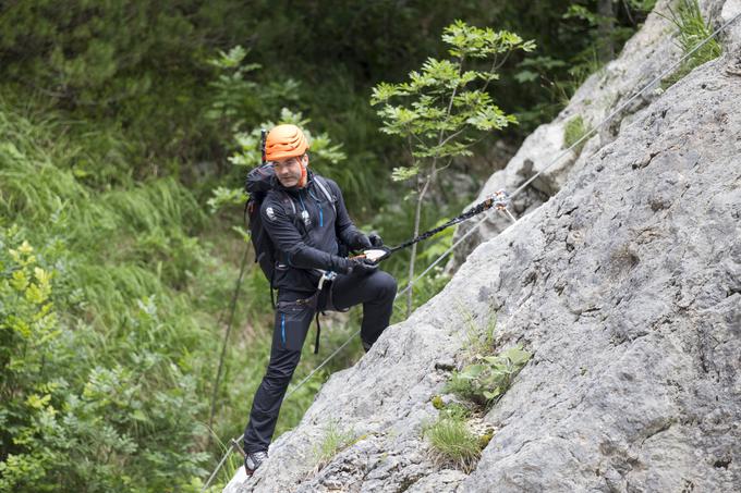 Gorski reševalec in alpinistični inštruktor Matjaž Šerkezi in generalni sekretar Planinske zveze Slovenije Matej Planko sta predstavila ukrepe v primeru, če nas v gorah ujame nevihta.  | Foto: Urban Urbanc/Sportida