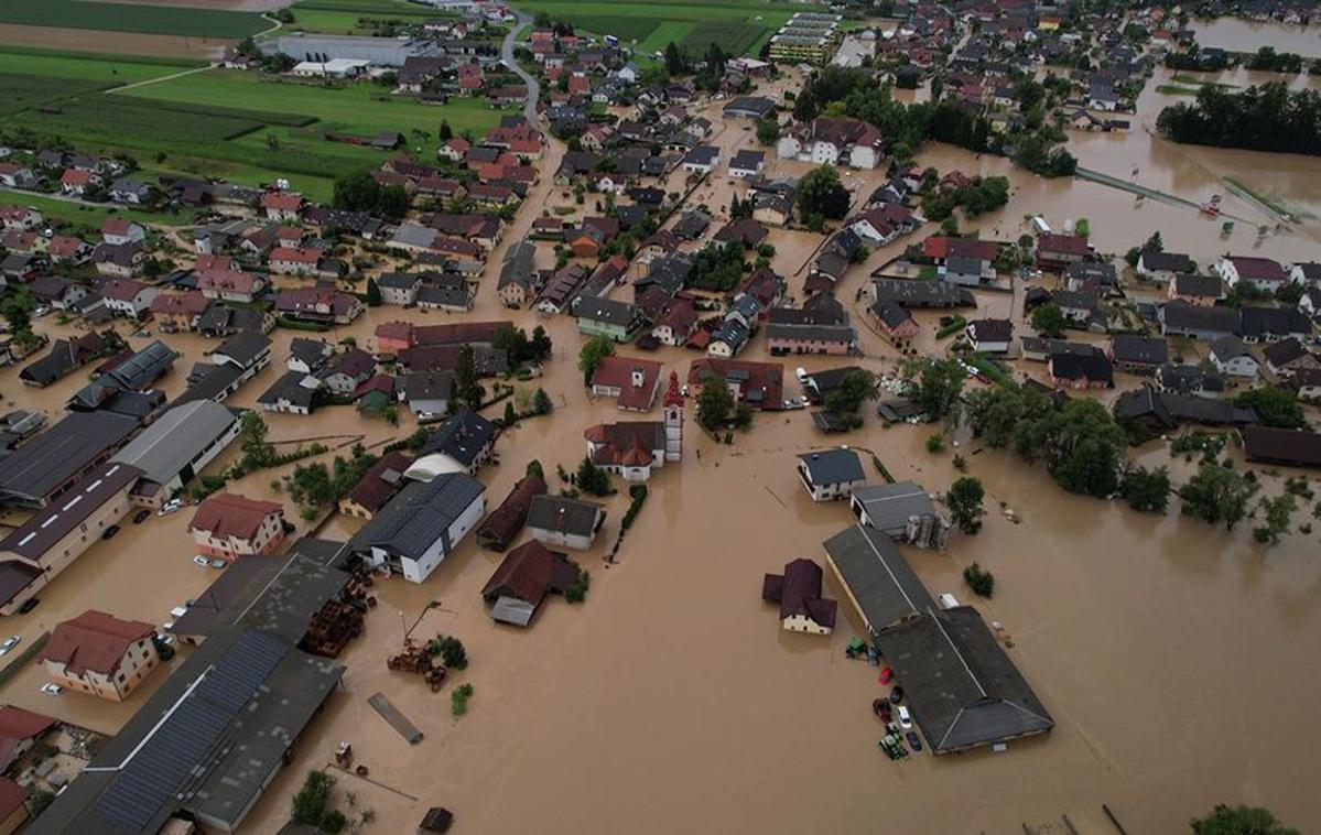 Poplave Komenda | Komenda je bila v petek dopoldne odrezana od sveta, povsem je uničen tudi most v Komendi. | Foto Občina Komenda