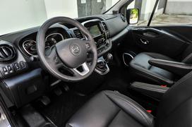 Opel vivaro touring