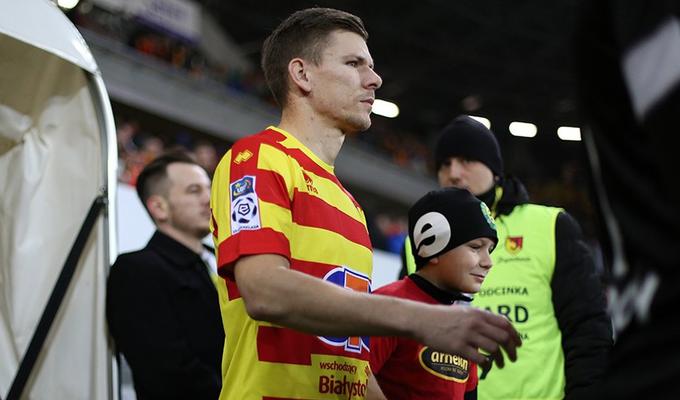 Roman Bezjak je z Jagiellonio izgubil derbi kroga v Gdansku z 2:3. Prispeval je podajo za prvi gol gostov. | Foto: Jagiellonia Bialystok