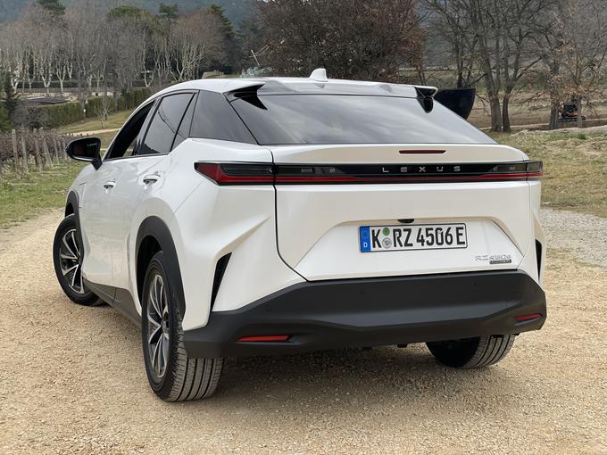 Lexus bo tak volan najprej vgradil v električnega športnega terenca RZ. 
 | Foto: Gregor Pavšič