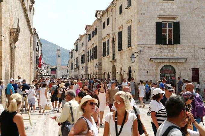 Promenada Stradun, kot so je sicer vajeni prebivalci Dubrovnika. Fotografija je iz leta 2018. | Foto: Reuters