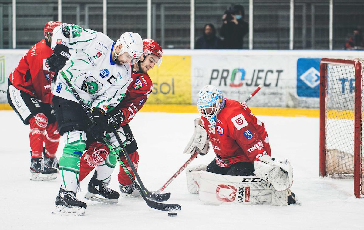 HDD Sij Acroni Jesenice HK Olimpija polfinale DP Oscar Fröberg Žiga Pance | Hokejisti Olimpije so na prvi polfinalni tekmi državnega prvenstva večnega tekmeca z Jesenic premagali s 3:0. | Foto Grega Valančič/Sportida