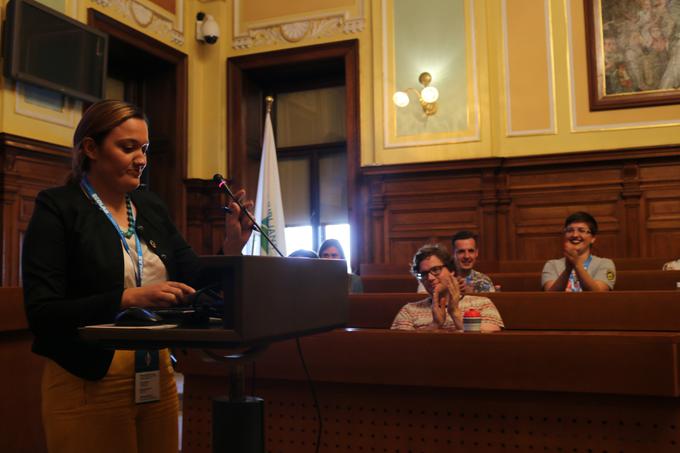 Med nagovorom študentov na zaključku FDV-jeve poletne šole Academia Aestiva Internationalis 2017 v Mestni občini Ljubljana. | Foto: osebni arhiv/Lana Kokl