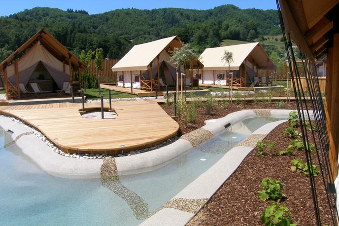 glamping | Ministrstvo za gospodarstvo, turizem in šport je v začetku septembra izdalo sklepe za podporo 58 investicijskih projektov za obnovo ali gradnjo novih turističnih namestitev. S sofinanciranjem v višini dobrih 57,1 milijona evrov je podprlo investicije v turistične nastanitve v skupni vrednosti 217 milijonov evrov. | Foto STA