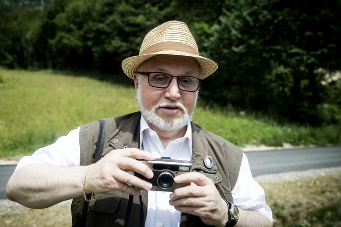 "Fotografi so voajerji, ki se skrijejo za fotoaparat in gledajo skozenj. Jaz pa sem absolutni voajer. Ni treba, da dam fotoaparat na oko, ampak pritisnem kar tako." | Foto: Ana Kovač