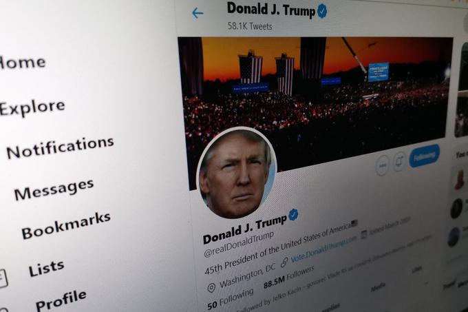 Več sledilcev od Donalda Trumpa imajo na Twitterju le še Barack Obama, Justin Bieber, Katy Perry, Rihanna in Cristiano Ronaldo. | Foto: Matic Tomšič