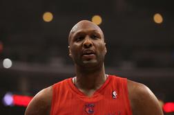 Lamar Odom se še vedno bori za življenje