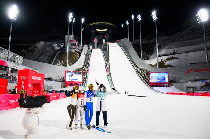 Bogataj Križnar Prevc Zajc | Slovenci na tekmi zmešnjav spisali zgodovino in osvojili zlato olimpijsko kolajno! | Foto Guliverimage