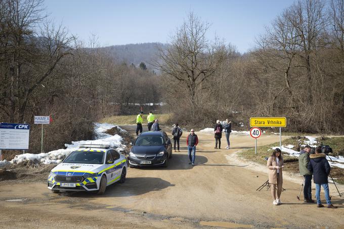 Kot v drugih primerih požarov se v okolico sprošča velika količina dima in so zaradi tega povečane količine delcev v zraku. Pri ljudeh, ki so dimu izpostavljeni, lahko pride do zdravstvenih težav. | Foto: Bojan Puhek