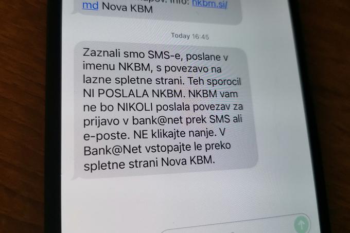 Pri več slovenskih bankah so mnogokrat opozorili, da komitentom nikoli ne pošiljajo sporočil, ki vsebujejo povezave za uporabo spletne banke. | Foto: Matic Tomšič