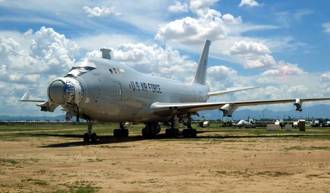 Boeing YAL-1A na Boneyardu. Kot je razvidno s fotografije, je tukaj že brez motorjev, odstranili so tudi del oborožitve.  | Foto: Thomas Hilmes/Wikimedia Commons