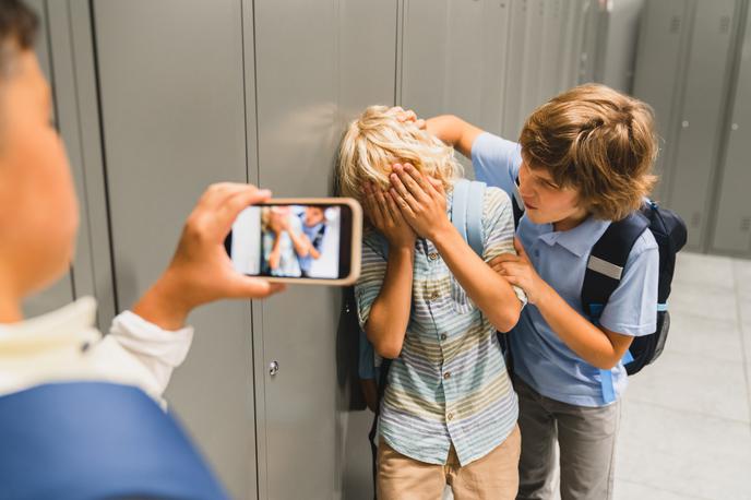 Otroci pretep | Banjaluška policija je starše pozvala, naj bodo pozorni na vsebine, ki jih njihovi otroci spremljajo na družbenih omrežjih.  | Foto Shutterstock