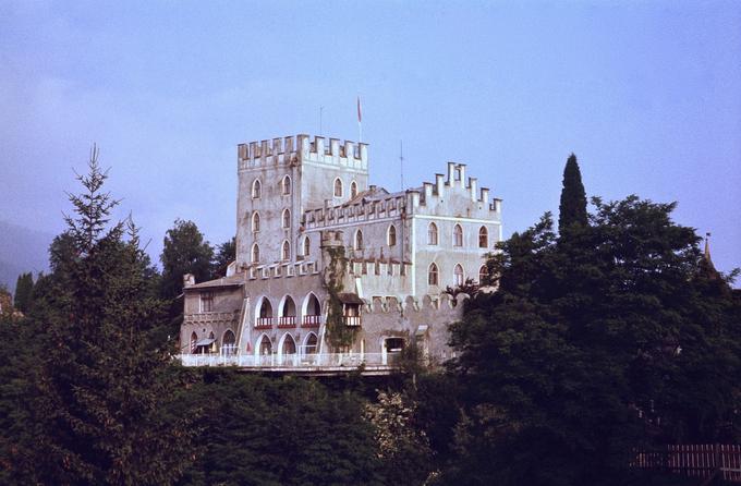 Bitke je bilo konec v nekaj urah, slavili pa so združeni zavezniki in nemški vojaki. Zgodovinarji so bitko za grad Iter (na fotografiji) opisali kot morda najbolj nenavadno v vsej drugi svetovni vojni.  | Foto: Thomas Hilmes/Wikimedia Commons