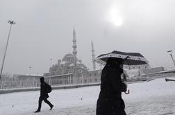 Istanbul zajel snežni kaos (foto in video)