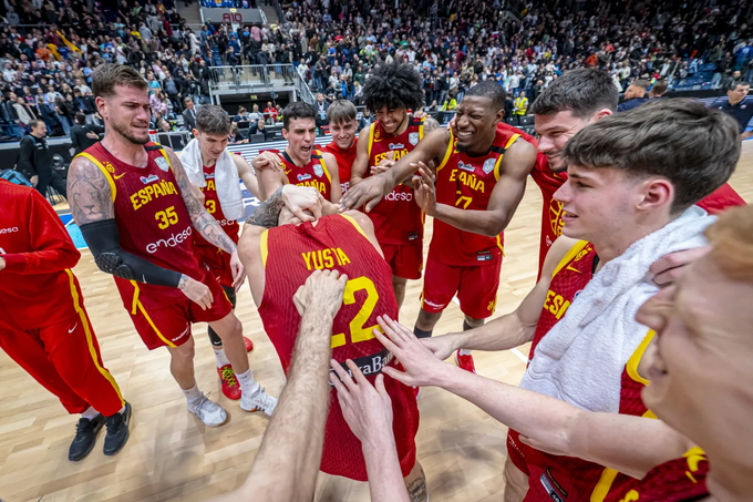 Prva zmaga Španije, a šele po dveh podaljških. | Foto: FIBA