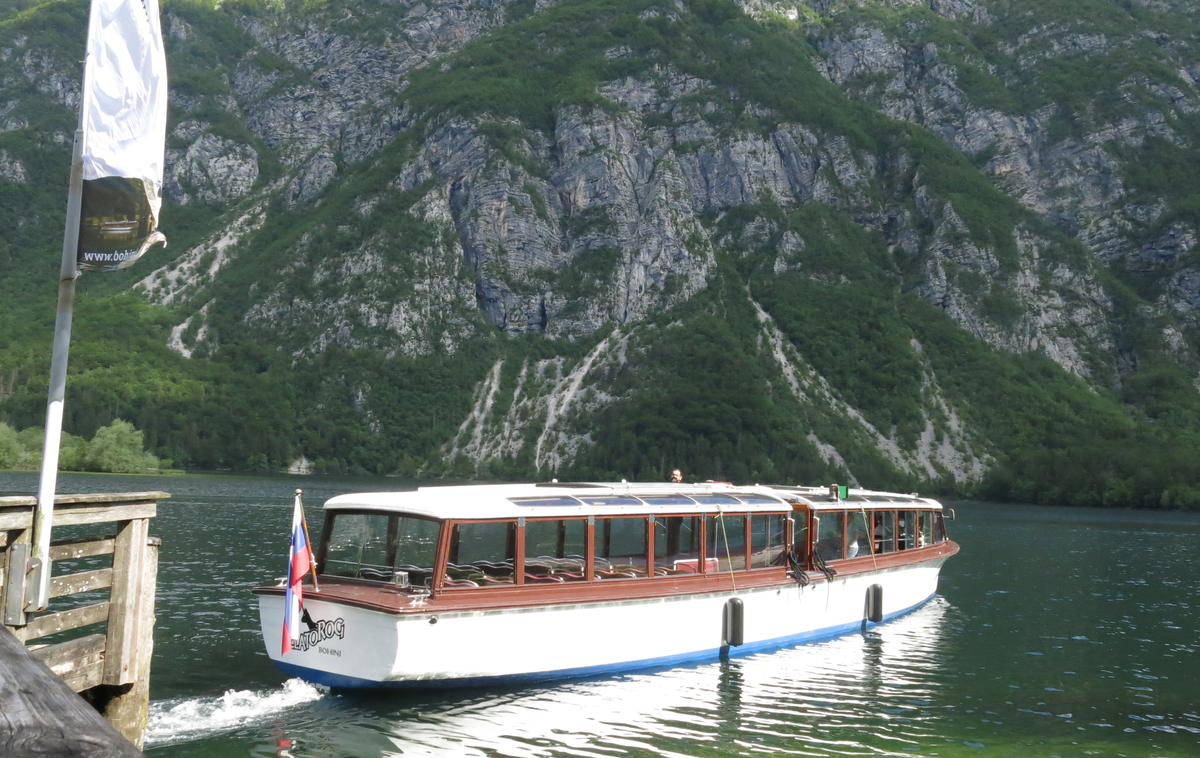 Ladjica Bohinjsko jezero | Foto STA