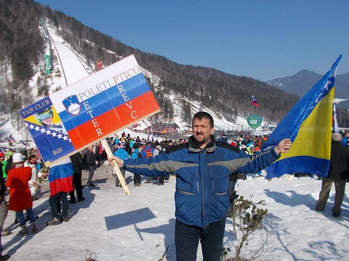 Nermin Bise je tisti, ki se je angažiral za obnovo olimpijskih skakalnic in izgradnjo manjših. Sicer pa je v Planici navijal za slovenske orle in spoznal planiške delavce, ki mu bodo pomagali pri izvedbi načrtov. | Foto: 