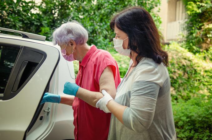 Za prevoz do zdravstvene ustanove lahko izberemo podjetje Medic-UM. | Foto: Shutterstock