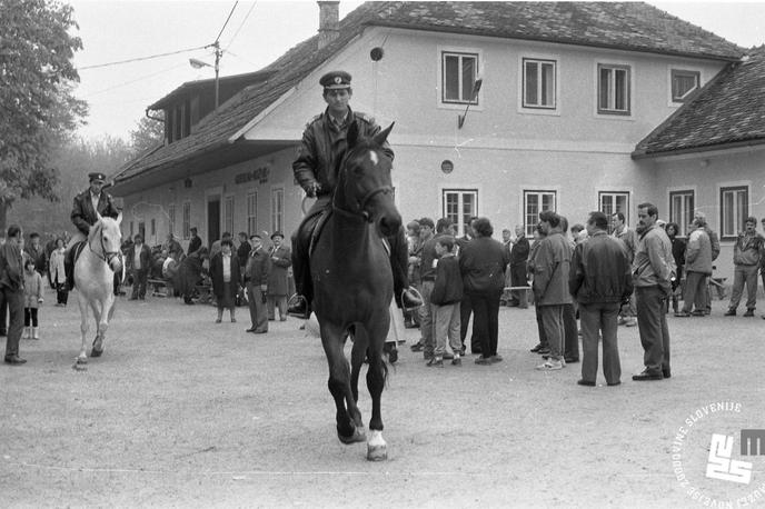 Rožnik. 1. maj 1992. | Foto Marjan Ciglič, hrani Muzej novejše zgodovine Slovenije