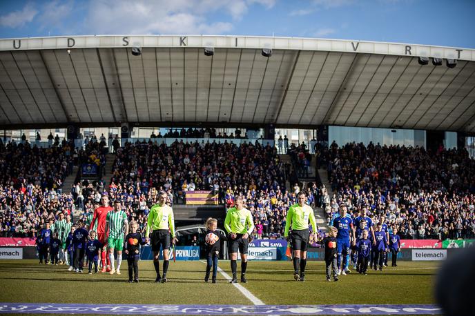 NK Maribor : NK Olimpija | Pri Nogometni zvezi Slovenije so dan po derbiju potrdili, da je prišlo do napake pri določanju linij prepovedanega položaja. | Foto Blaž Weindorfer/Sportida