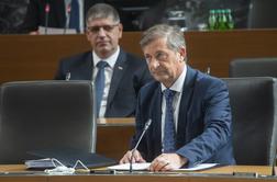 Maratonska interpelacija ni uspela: Karl Erjavec ostaja obrambni minister #foto