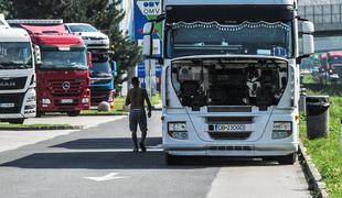 Mesec dni omejitev prometa s Hrvaške: "Tovornjakarji so našli zakonske luknje" #video