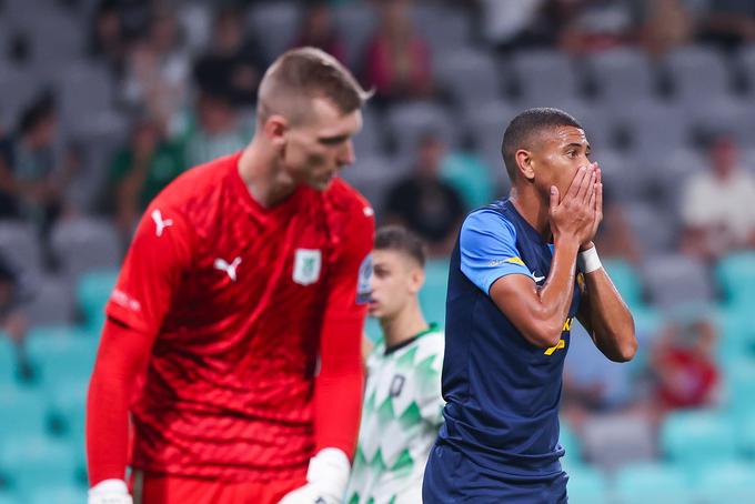 Brazilec Edmilson, ki je v prvem polčasu po asistenci nekdanjega zmaja Maria Kvesića izenačil na 1:1, je nato zapravil imenitno priložnost za vodstvo Celja.  | Foto: www.alesfevzer.com