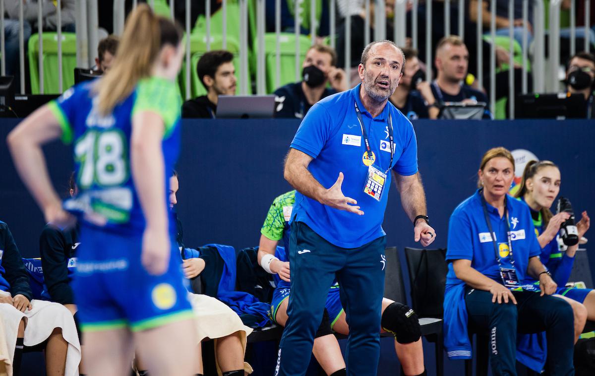 EHF Euro2022: Slovenija - Madžarska, slovenska ženska rokometna reprezentanca Dragan Adžić | Izbranke Dragana Adžića so v drugo proti Slovaški klonile s 25:31. | Foto Grega Valančič/Sportida