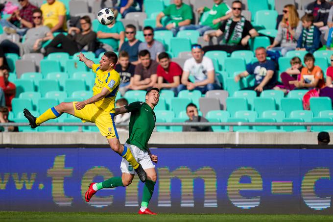 Dvoboj med sosedoma iz Ljubljanske kotline si je v soboto ob lepem vremenu ogledalo okrog pet tisoč obiskovalcev. | Foto: Urban Urbanc/Sportida