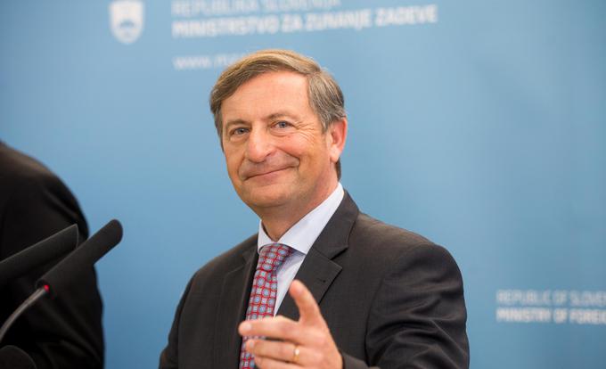 Prvak DeSUS Karl Erjavec je podporo ministrici na interpelaciji pred koalicijskim vrhom pogojeval z njeno zagotovitvijo izredne uskladitve pokojnin. | Foto: Bor Slana