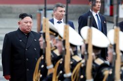 Kim z vlakom prišel na obisk k Putinu #video