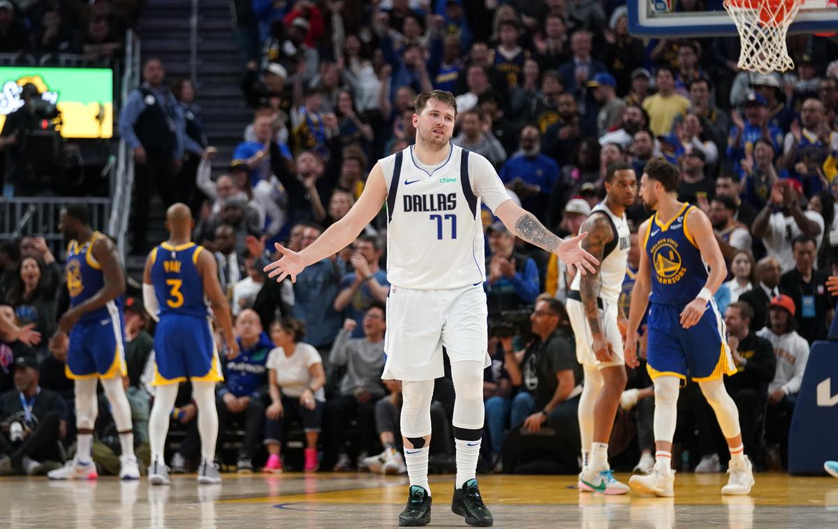 Luka Dončić poraz proti Golden State Warriors | Luka Dončić je bil najbolj vroč košarkar na parketu, a ni imel prave pomoči košarkarjev s klopi in Dallas je po sedmih zaporednih zmagah moral priznati premoč tekmecu. | Foto Reuters