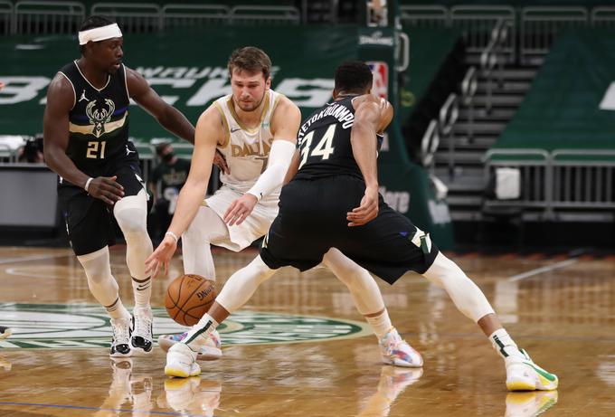 Luka Dončić in Giannis Antetokounmpo sta bila pričakovano najboljša strelca v svojih ekipah. | Foto: Reuters