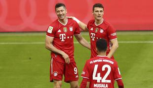 Bayern z izjemno zmago potrdil deveti zaporedni naslov