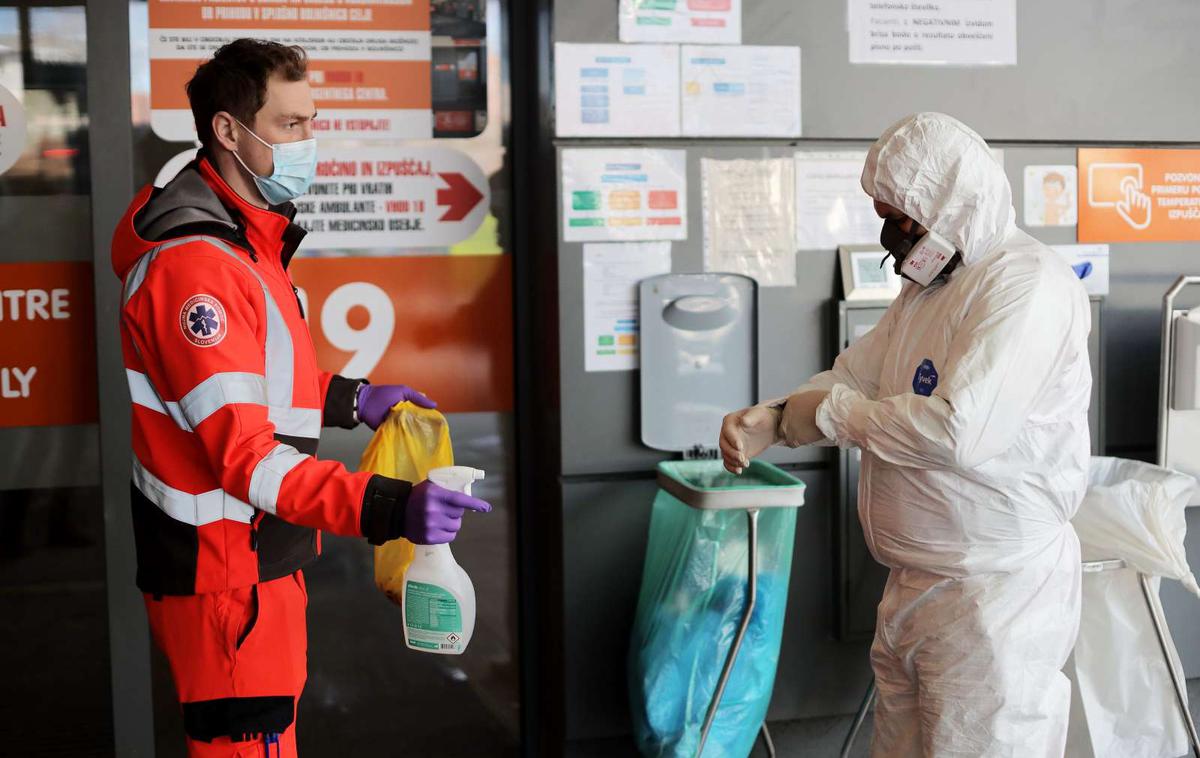 Covid-19. Koronavirus. Zaščita. Zdravstveni delavci. | Število okužb in hospitalizacij se povečuje. | Foto STA