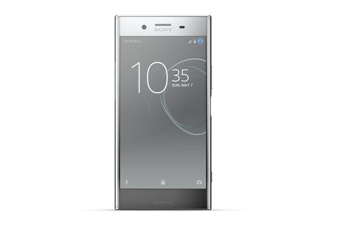 Smernice mobilne industrije s prstom kažejo v smer čim tanjših robov zaslona, česar se že držijo proizvajalci, kot sta Samsung in LG, Sony pa se nanje požvižga. Xperia XZ Premium ima morda najdebelejše robove od vseh letošnjih "supertelefonov", zaradi česar je v primerjavi z njimi videti kot tank.  | Foto: Sony Mobile