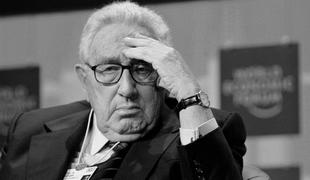 Umrl je ameriški državnik Henry Kissinger