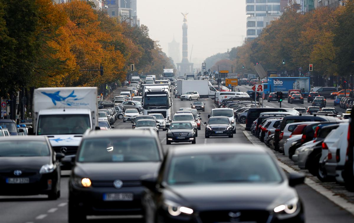 dizel Nemčija | Vse od Volkswagnove dizelske afere leta 2015 prodaja dizelskih motorjev v Evropi strmo pada. | Foto Reuters