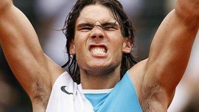 Nadal "letel" iz poslovnega razreda