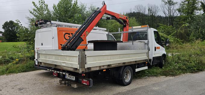 Ekipe Telekoma Slovenije in GVO so se ponekod z velikimi napori prebile tudi do lokacij, ki so bile nekaj časa nedostopne zaradi vodne ujme in škode, ki jo je ta povzročila.  | Foto: Srdjan Cvjetović