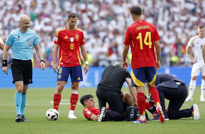 Pedri je v osmi minuti končal s tekmo. | Foto: Reuters