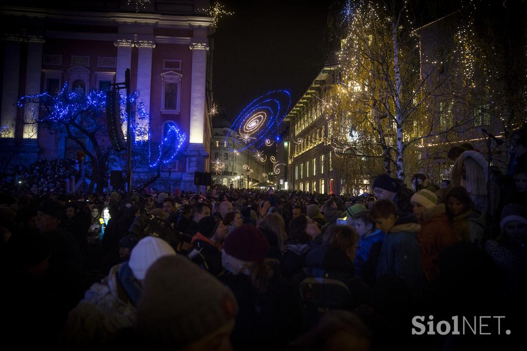 Ljubljana praznična okrasitev lučke december