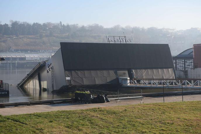 splav Beograd, klub Freestyler | Gostje in osebje so se uspešno evakuirali s splava in nihče ni bil resneje poškodovan. | Foto STA/Tanjug