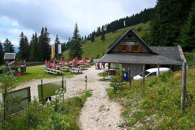 Na nadmorski višini 1.555 metrov je Kapelška koča/Eisenkappler Hütte
 | Foto: Matej Podgoršek