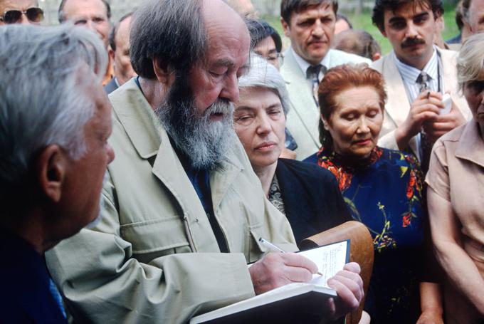 Rusija je že tradicionalno razdeljena na tiste Ruse, ki Rusijo vidijo kot del evropske tradicije, in na tiste, ki jo vidijo kot nekaj posebnega. Med zadnje je spadal tudi Aleksander Solženicin (1918–2008), ki je Zahodu med drugim očital dekadentnost. | Foto: Guliverimage/Vladimir Fedorenko